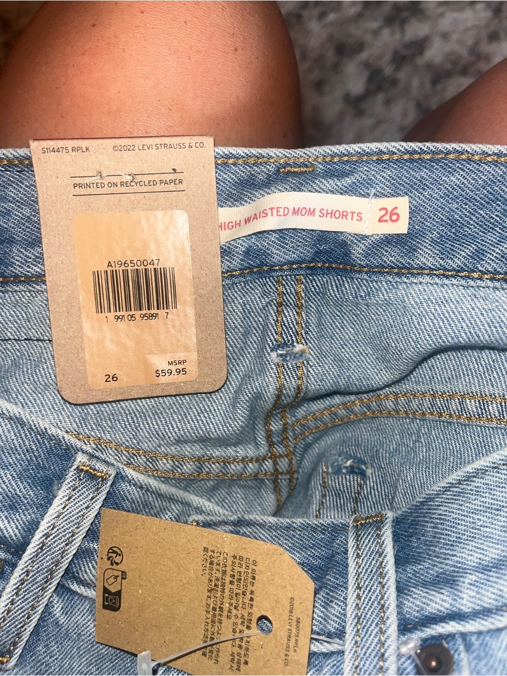 Levi's High-Waisted Mom Denim Shorts - Light Blue size 2 - Picture 5 of 5